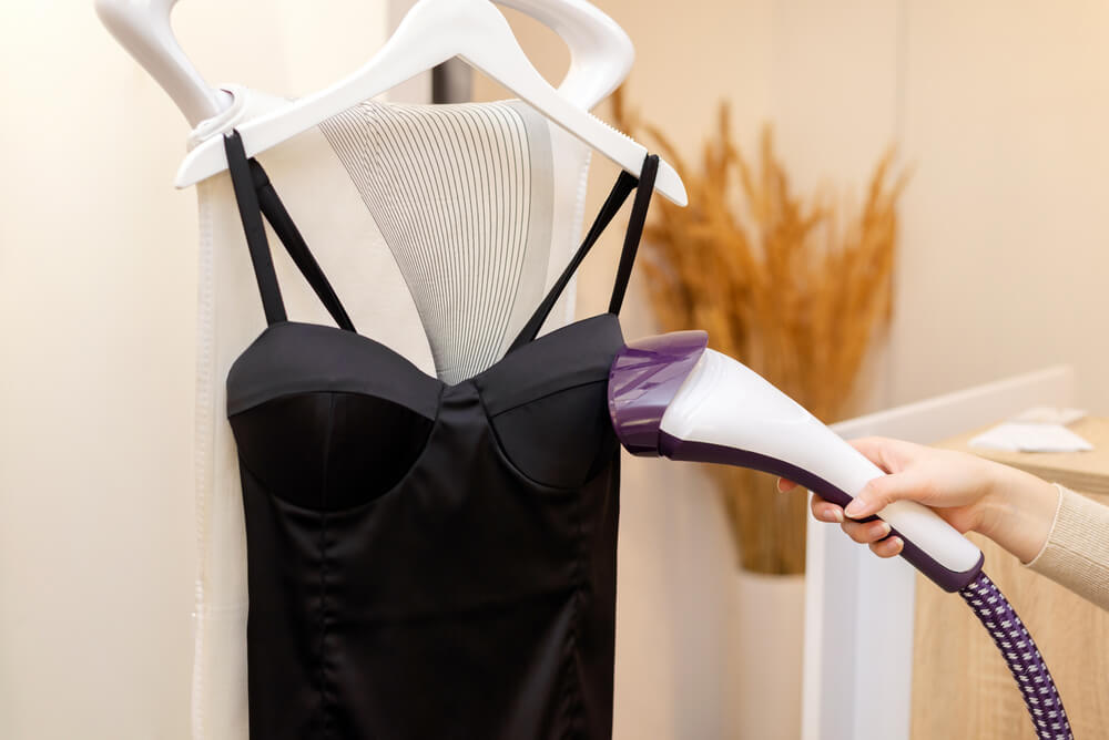 Abiye Elbise Kuru Temizleme Nasıl Yapılır?