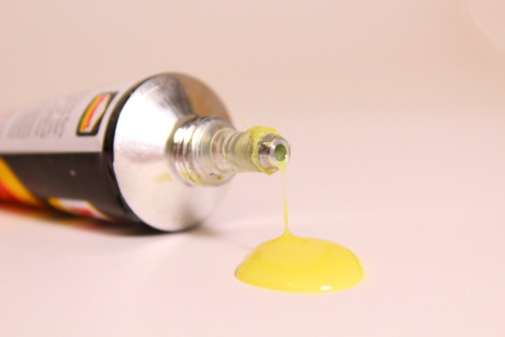 Yapıştırıcı Lekesi Nasıl Çıkar?